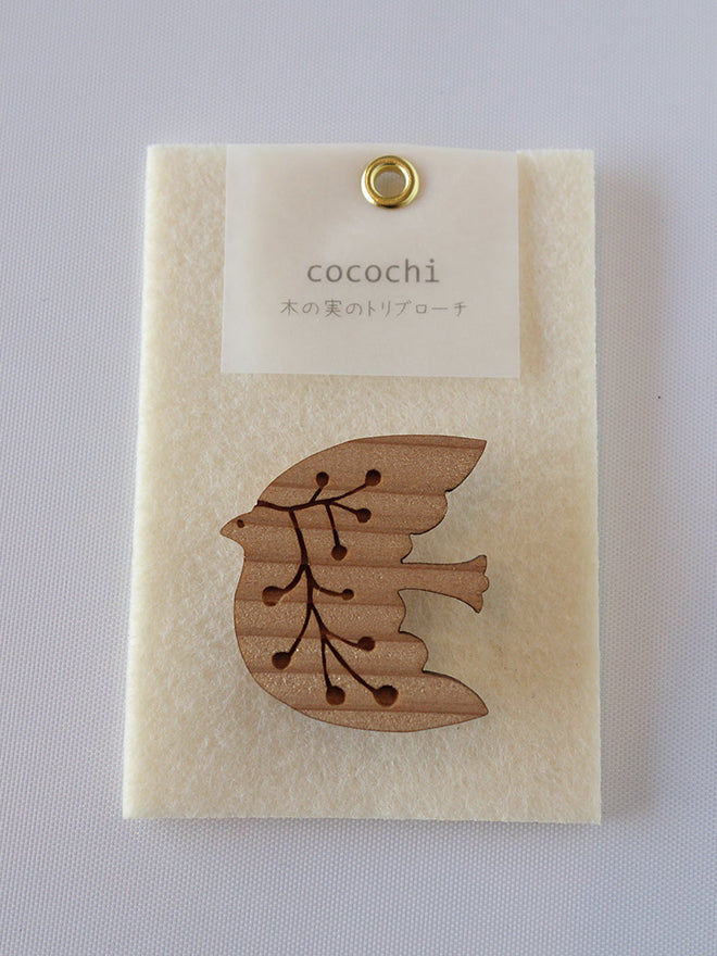 つきすすむトリブローチ
