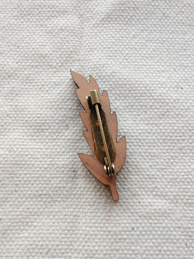 葉っぱのブローチ