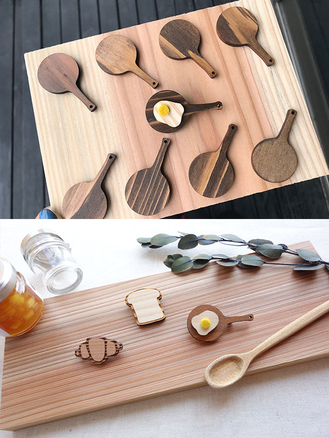 目玉焼きのブローチ